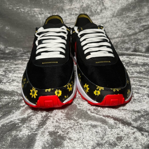 NEW Nike Waffle One Men’s 9.5 Black/Habanero Red DQ7637-001 Low Top Running Shoe - Picture 3 of 8